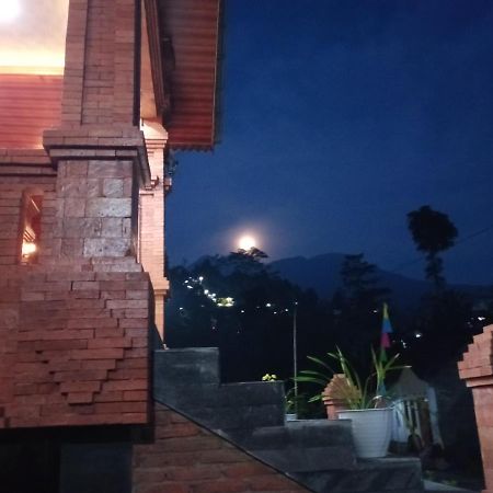 Villa Pringgitan Tawangmangu Luaran gambar