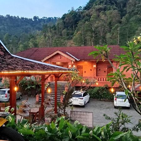 Villa Pringgitan Tawangmangu Luaran gambar